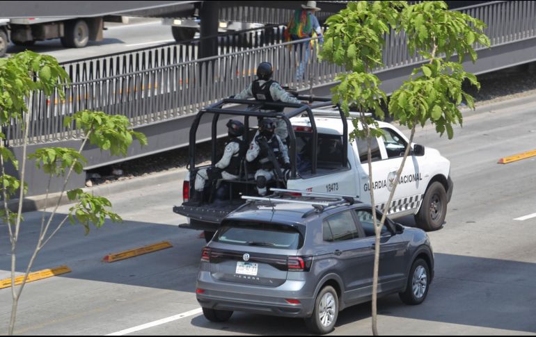 Aseguran que, en Tabasco, elementos de la Guardia Nacional son escoltas de las pipas que transportan combustible robado y vigilan los ductos cuando están siendo perforados. EL INFORMADOR/ARCHIVO