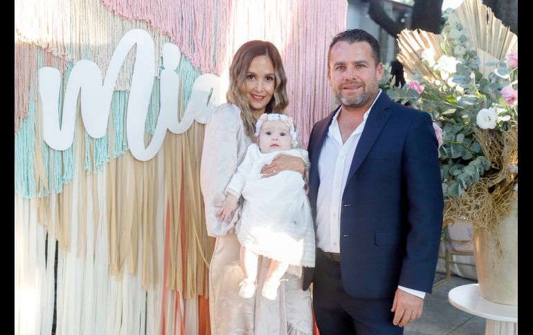 Karla Arellano Batres, Mía Gómez Arellano y Alonso Gómez Vidrio. GENTE BIEN JALISCO/Claudio Jimeno