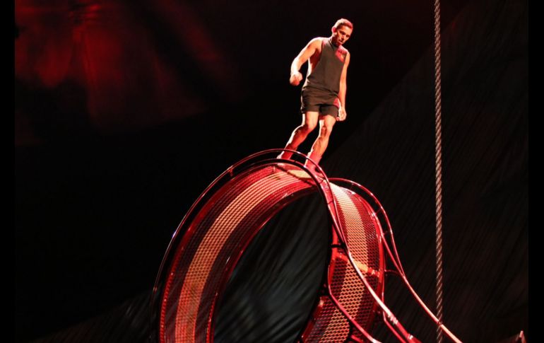 Jimmy, Ronald y Ángelo son tres de los 51 artistas que dan movimiento e historia a “Kooza”, show en el que estos colombianos encarnan el peligro y la adrenalina al límite. EL INFORMADOR / A. Navarro