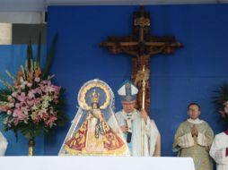 Tras la misa, la Virgen de Zapopan se dirige por la calle Hidalgo hacia la Catedral Metropolitana de Guadalajara. EL INFORMADOR/A. Navarro