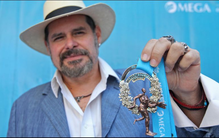 El artista plástico Sergio Garval se encargó de darle vida a esta medalla. EL INFORMADOR/A. Camacho