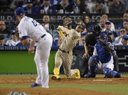 Jake Cronenworth puso cifras definitivas con un jonrón en la octava entrada. AFP/K. Djansezian