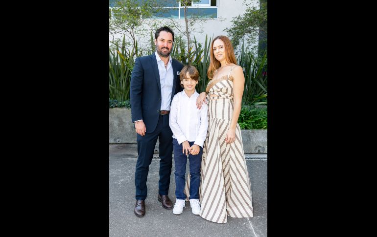 Enrique y Matías Robles con María José Álvarez del Castillo. GENTE BIEN JALISCO/Jorge Soltero