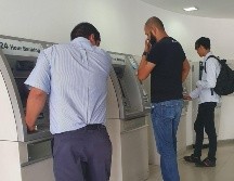 El especialista sí recomienda hacer movimientos en la cuenta del banco para evitar que parezca olvidada. EL INFORMADOR/ ARCHIVO