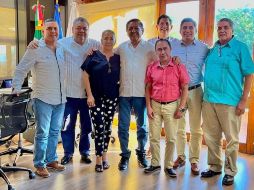 El alcalde de Puerto Vallarta Luis Alberto Michel Rodríguez y representantes de la Iniciativa Privada. ESPECIAL