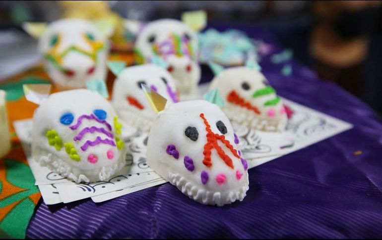 Los visitantes a la Feria del Cartón y el Juguete podrán encontrar un sinnúmero de artículos, principalmente alusivos al Día de Muertos. TWITTER/@GuadalajaraGob