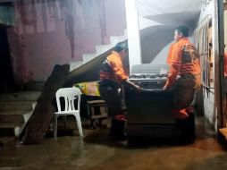 Elementos de Protección Civil de Chiapas apoyan a los habitantes afectados por 