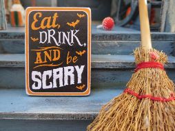 Conoce tres cocteles con whisky para tu próxima celebración de Halloween. ESPECIAL/Photo by Bee Felten-Leidel on Unsplash.