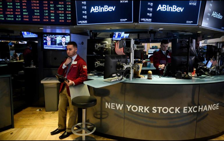 Este lunes Todos los sectores cerraron en verde, encabezados por el de los bienes no esenciales (4.23 %), inmobiliario (3.89 %), de comunicaciones (3.34 %), tecnología (3.09 %) y financiero (2.58 por ciento). AFP/ARCHIVO