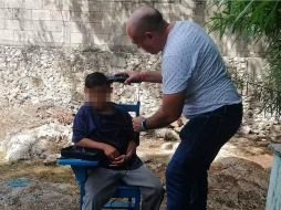 Ramiro Alcocer Lara imparte clases en la escuela primaria 