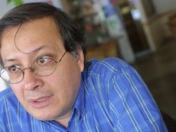 El poeta Ernesto Lumbreras ha sido galardonado con los premios Nacional de Poesía Ciudad de la Paz (1991) por ‘Órdenes del colibrí al jardinero’, el Nacional de Poesía Aguascalientes (1992). EL INFORMADOR/ARCHIVO