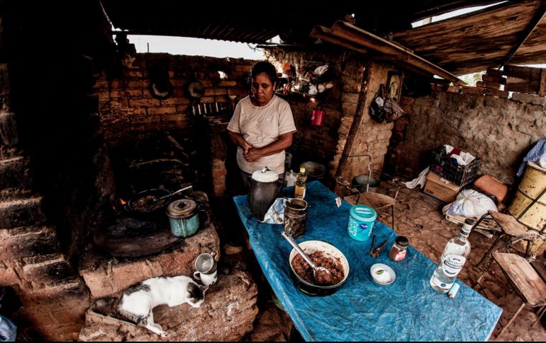Durante la pandemia, la mitad de los hogares con menores de edad en Latinoamérica redujeron el tamaño de las porciones de comida para los adultos, y una de cada diez casas disminuyó el tamaño para los niños y adolescentes. EL INFORMADOR / ARCHIVO