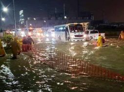 Las imágenes de las inundaciones en Dos Bocas pronto se viralizaron en redes sociales. ESPECIAL