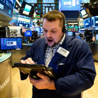 Wall Street cierra en verde y el Dow Jones gana un 1.12 %
