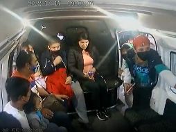 Los asaltante ignoraron a la usuaria mientras les pedía que la dejarán sacar sus fotos. FACEBOOK/J. Martínez