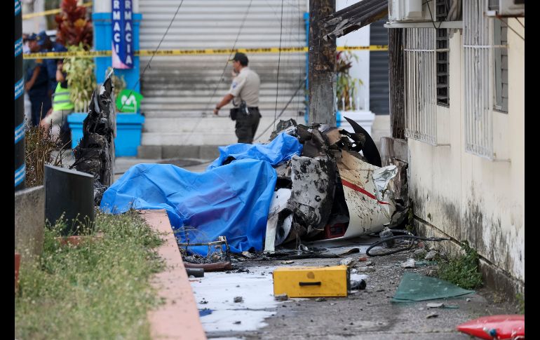 La avioneta estalló al impactarse en el parque del barrio La Alborada. EFE/J. Miranda