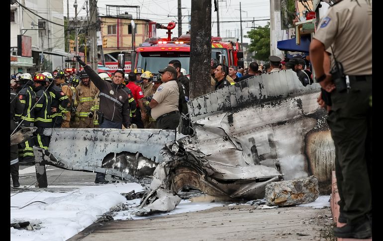 La avioneta estalló al impactarse en el parque del barrio La Alborada. EFE/J. Miranda