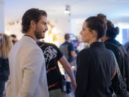 “Los Artistas”, que se graba en España y Estados Unidos, es el primer proyecto que María Dueñas crea directamente como serie y como parte del acuerdo de acceso preferencial (first-look) entre la autora de bestsellers y TelevisaUnivision. CORTESÍA / ViX+