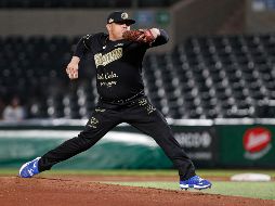 Javier Solano lanzó seis entradas y se anotó la victoria. TWITTER/charrosbeisbol