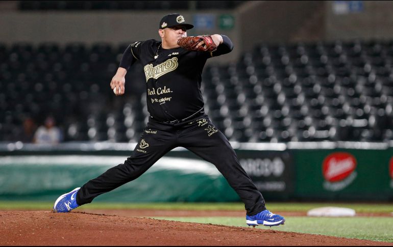 Javier Solano lanzó seis entradas y se anotó la victoria. TWITTER/charrosbeisbol