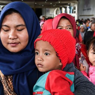 Indonesia urge parar venta de jarabes tras la más muerte de casi 100 niños
