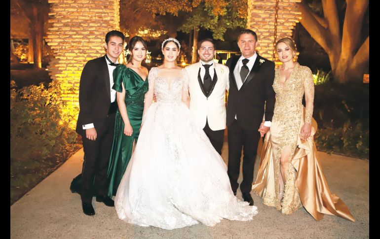 Jaziel Rivas, Natalia Rivas, Jenny Rivas, Aarón Michel, Cuauhtémoc Rivas y Maribel Tirado. GENTE BIEN JALISCO/ Antonio Martínez