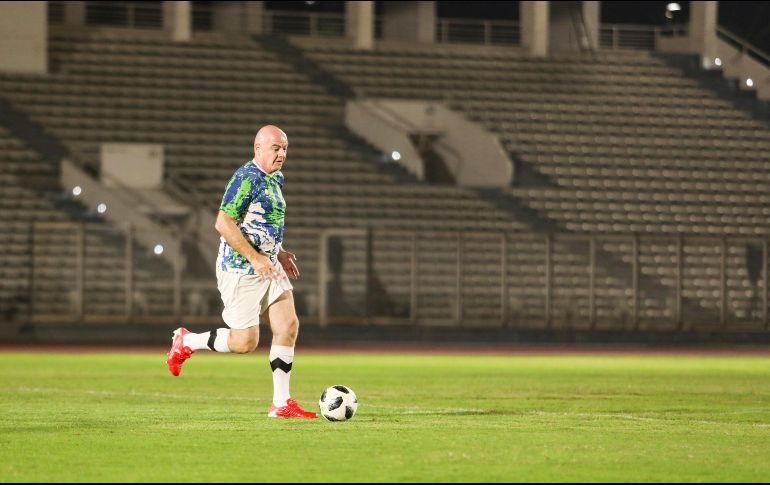 Varias fotos del presidente de la FIFA después de la muerte de 133 aficionados a comienzos de octubre, desencadenaron una lluvia de críticas en el país asiático hoy miércoles. EFE / ESPECIAL