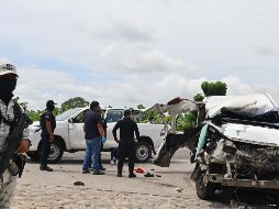 Miembros de La Guardia Nacional, Policías Fronteriza y Estatal resguardan el sitio donde ocurrió el accidente. EFE/M. Blanco