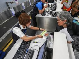 Pretenden reactivar programas para que la gente de la tercera edad viaje a Estados Unidos para ver a sus parientes. EL INFORMADOR/Archivo