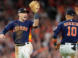 Fue al cierre del primer tercio del encuentro cuando el antesalista de Houston entró a la caja de bateo, y con un tablazo que se fue por todo el jardín izquierdo Bregman se llevó por delante a Martín Maldonado y Yordan Álvarez. AP / E. Gay