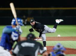 Alex Delgado lanzó tres entradas y un tercio en las que recibió tres carreras que le valieron la derrota. TWITTER/charrosbeisbol