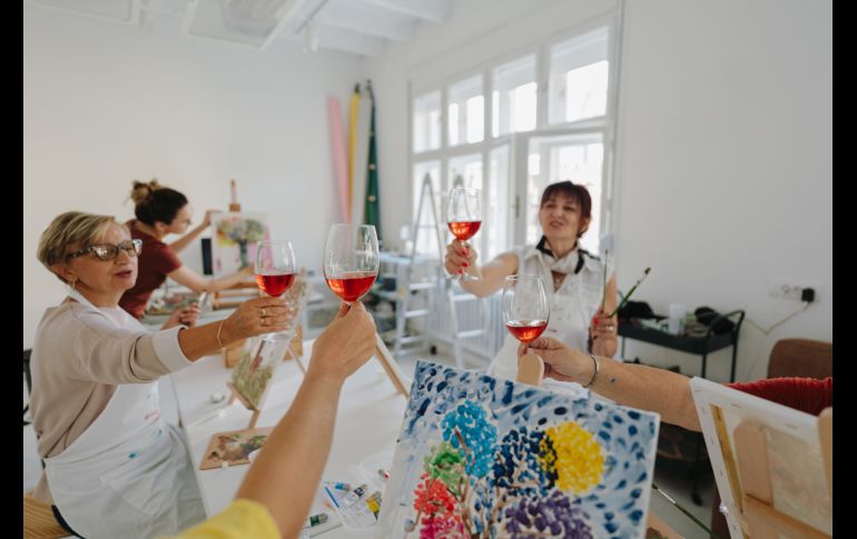 Emma Oseguera, Canvas & Wine. ISTOCK/AleksandarNakic