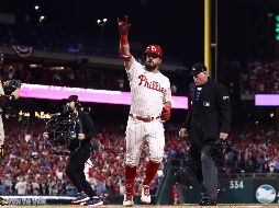 La pizarra final en el Citizens Bank Park fue de 4-2 en favor de los de Bryce Harper y compañía, y con esto se pusieron con ventaja de 2-1 en la lucha por el pase a la próxima Serie Mundial. AFP / T. Nwachukwu