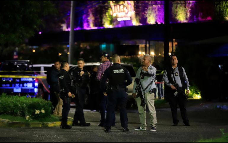 El funcionario de Puerto Vallarta Salvador Llamas fue asesinado adentro de un restaurante en Providencia. EFE