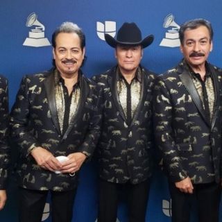 Tigres del Norte se enteran de muerte de su madre en pleno concierto (VIDEO)