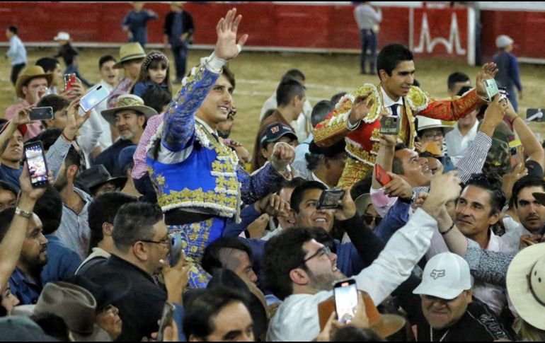 Con su primero de la tarde, de nombre “Litúrgico”, Roca Rey demostró la calidad en cada muletazo y aprovechó la nobleza del burel para sellar una faena llena de arte con una estocada fulminante y cortarle las dos orejas. TWITTER