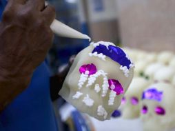 El Día de Muertos es una festividad cultural, y no cívica, por lo tanto no corresponde pagar un salario doble si te toca trabajar en este día. SUN / ARCHIVO