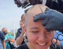 La joven que aceptó el reto y cambio su cabello por 14 mil pesos. TikTok/@hotspanishmx