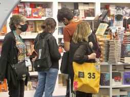 La FIL Guadalajara contará con un área de exhibición y venta de más de 43 mil metros cuadrados, donde más de mil 500 editoriales de 34 países ofrecerán un amplio catálogo de títulos. EL INFORMADOR / ARCHIVO