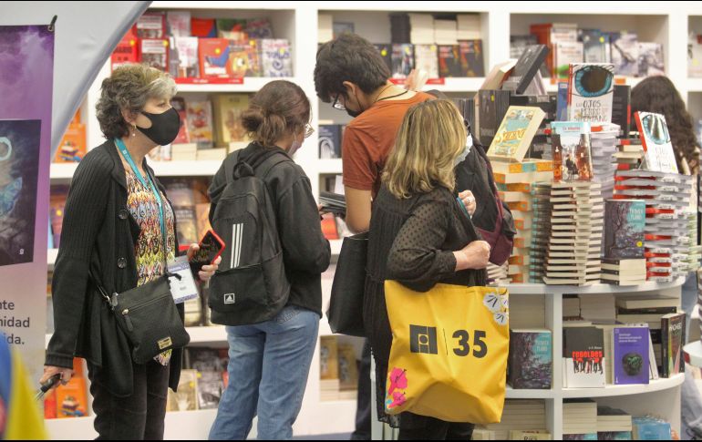 La FIL Guadalajara contará con un área de exhibición y venta de más de 43 mil metros cuadrados, donde más de mil 500 editoriales de 34 países ofrecerán un amplio catálogo de títulos. EL INFORMADOR / ARCHIVO