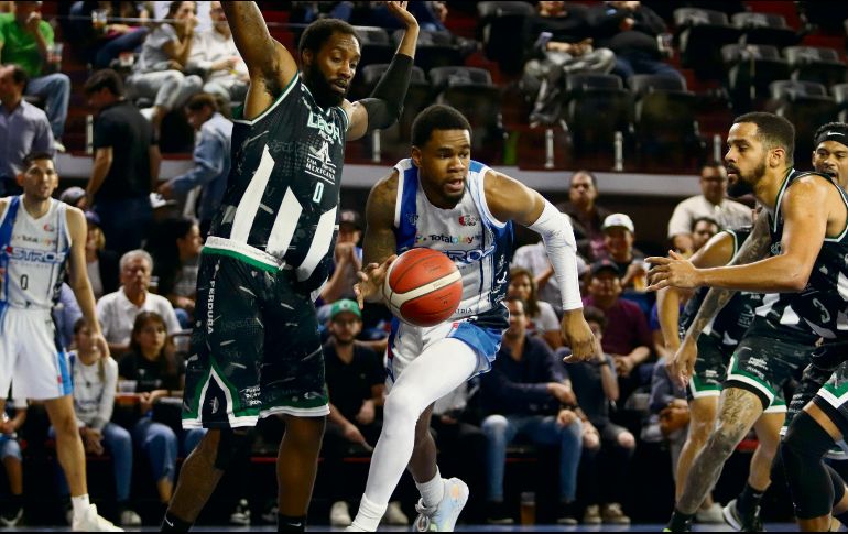 El trabajo defensivo de Abejas de León ha limitado a los Astros de Jalisco a promediar menos de 80 puntos en la serie final de la LNBP. ESPECIAL/Astros de Jalisco