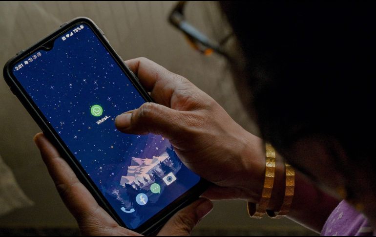 Los usuarios no podían enviar mensajes ni conectarse al servicio. AFP/M. Kiran