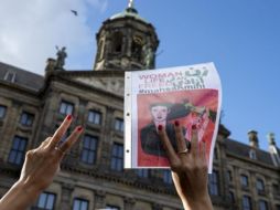 De acuerdo con el ministerio de Educación, se produjo una disputa entre las estudiantes, sus padres y el personal de la escuela, luego de que el director les ordenara entregar sus teléfonos móviles para controlarlos. ESPECIAL/ ANP