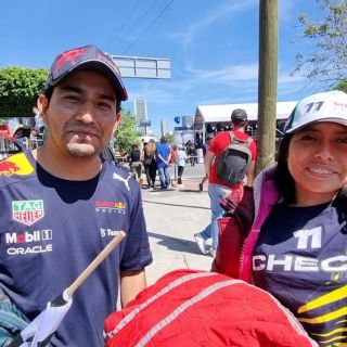 Acampar en La Minerva para ver a “Checo” Pérez, la aventura de Gerardo y Wendy