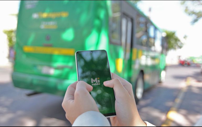 En la descripción de la aplicación se destaca que se puede consultar y recargar el saldo solamente con acercar la tarjeta. EL INFORMADOR/A. Camacho