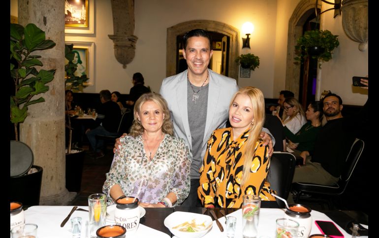 Leslie Oliveros, Jorge Coronado y Leslie Decourtois. GENTE BIEN JALISCO/ Jorge Soltero