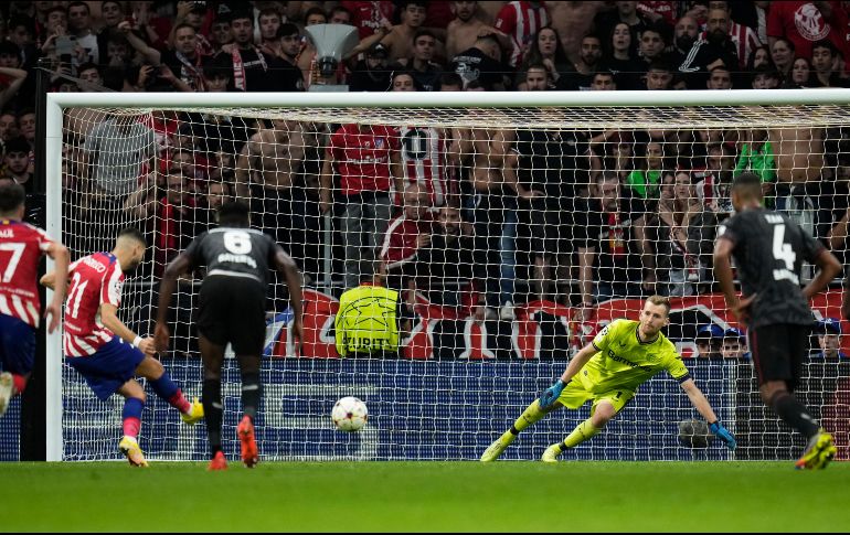 Una jugada difícil de explicar, una triple falla de auténtica locura que deja eliminado al Atlético de Madrid de la Champions. AP/M. FERNÁNDEZ