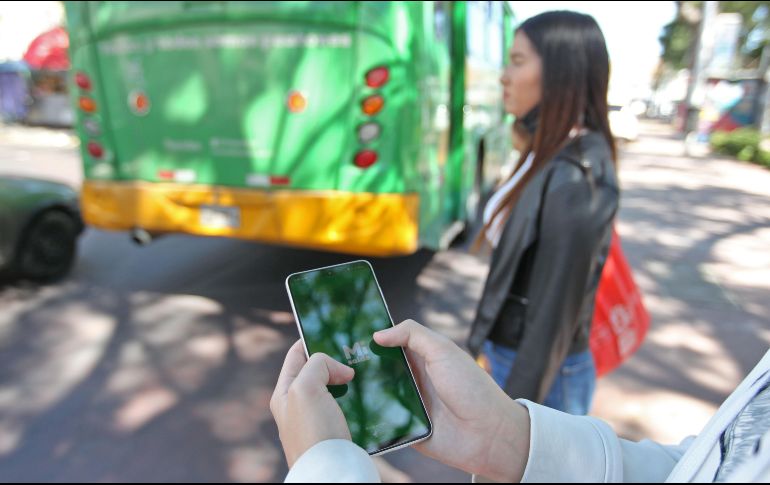 Las transferencias sólo aplican en dispositivos que cuentan con la tecnología NFC; los modelos antiguos no pueden hacerlo. EL INFORMADOR/A. Camacho