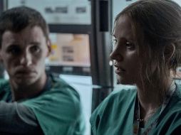 Amy (interpretada por Chastain) inicialmente se alegra de tener un amigo a su lado mientras trabaja en turnos de noche en la sala de cuidados intensivos. NETFLIX