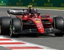 Carlos Sainz, de la escudería Ferrari, marcó los mejores tiempos del Gran Premio de México en el primer día de actividades con público en la tribuna. EFE / J. Méndez